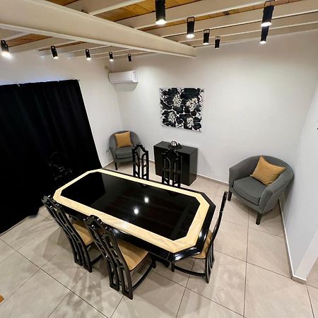 Urbana Premium Suites Apartamentos De Categoria Parking Privado - Seguridad - Sanatorio Allende - Hospital Privado - Estadio Kempes - Universidad Siglo 21 - Complejo Ferial Cordoba - Quorum - Aeropuerto Internacional Taravella Dış mekan fotoğraf