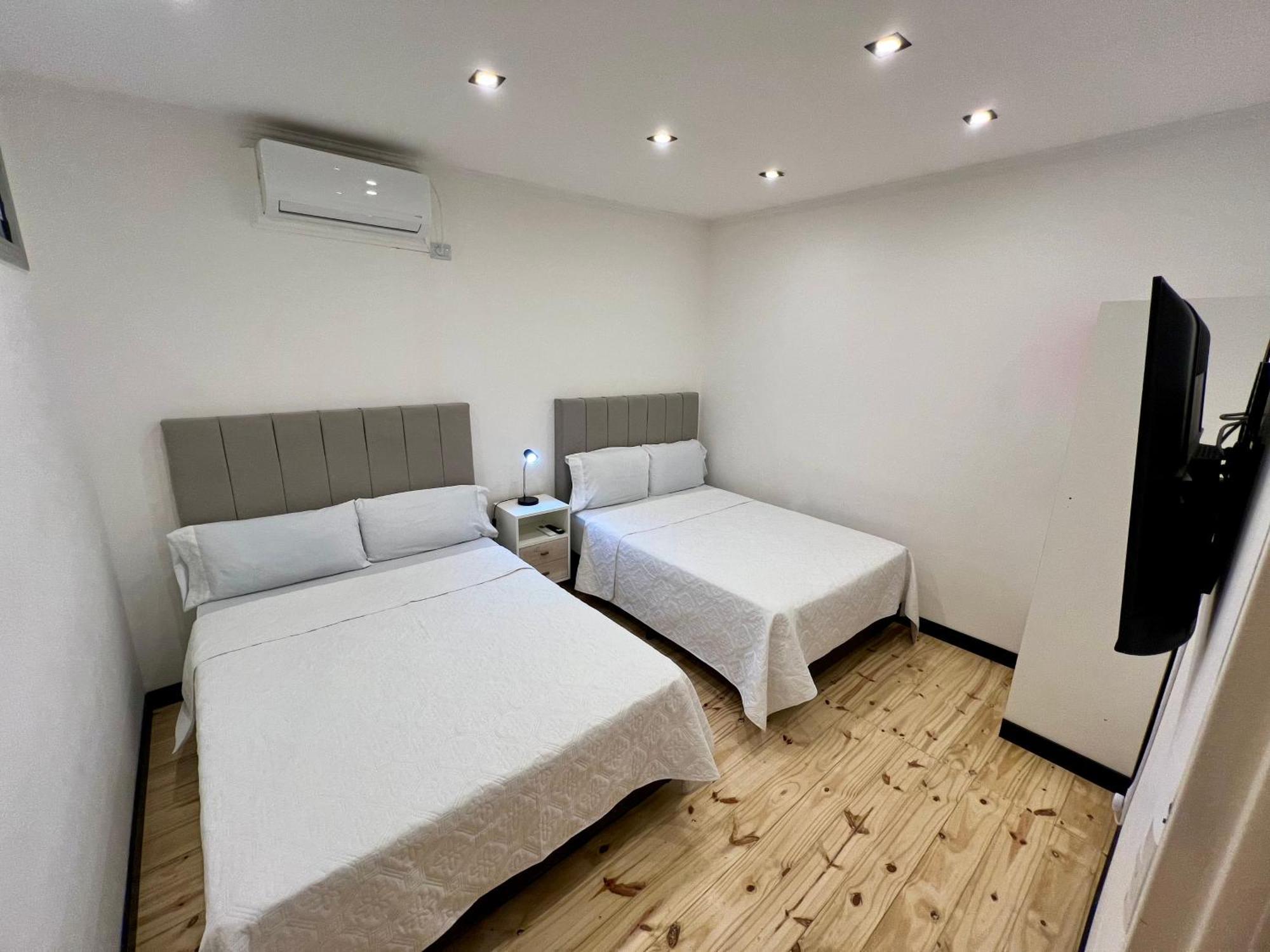 Urbana Premium Suites Apartamentos De Categoria Parking Privado - Seguridad - Sanatorio Allende - Hospital Privado - Estadio Kempes - Universidad Siglo 21 - Complejo Ferial Cordoba - Quorum - Aeropuerto Internacional Taravella Dış mekan fotoğraf
